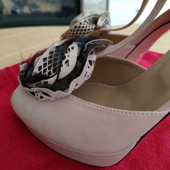 Authentic Valentino Garavani Leather High Heels - Picture 4 of 8